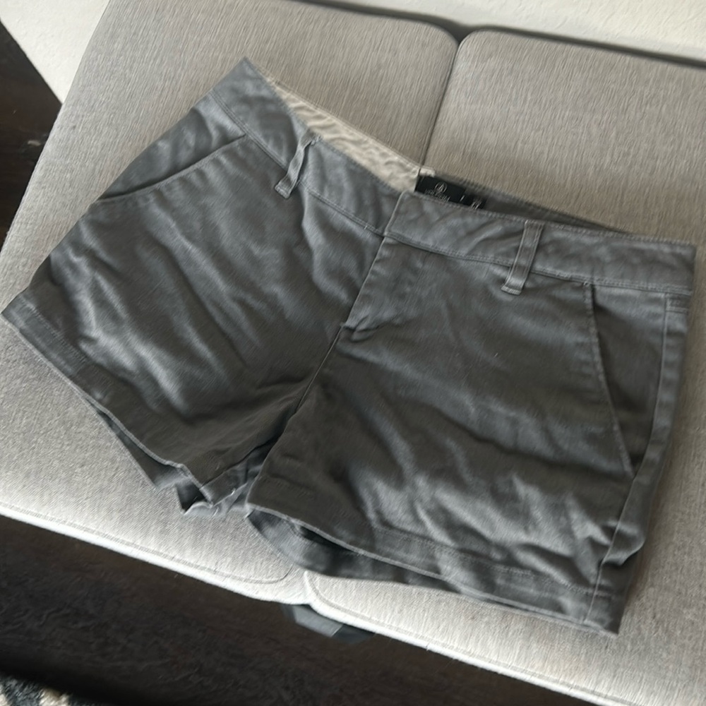 Volcom size 26 shorts